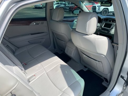 Used 2011 Toyota Avalon Limited image 16