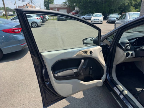Used 2013 Ford Fiesta S image 9