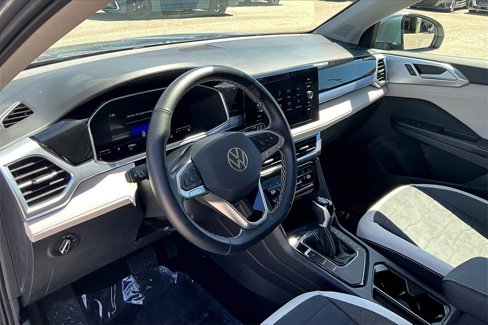 Certified 2025 Volkswagen Taos SE image 14