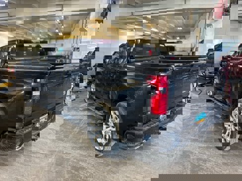 Used 2020 Chevrolet Silverado 1500 High Country w/ Technology Package image 10