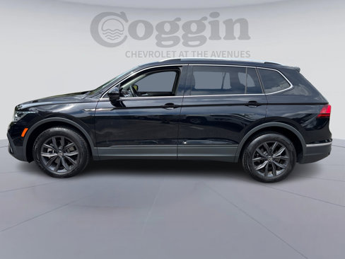 Used 2022 Volkswagen Tiguan SE image 2