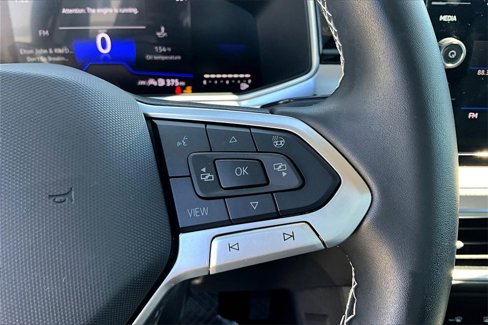 Certified 2025 Volkswagen Taos SE image 24