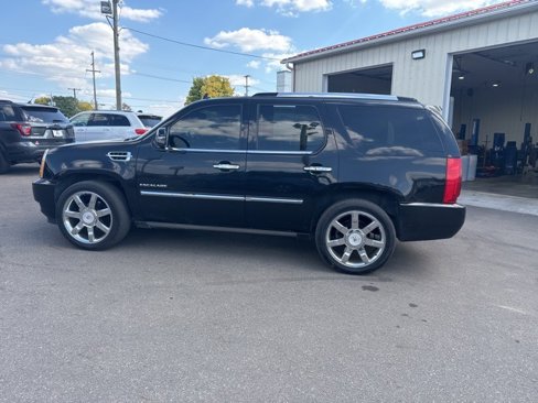 Used 2011 Cadillac Escalade Premium image 6