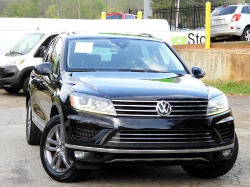 Used 2016 Volkswagen Touareg Sport image 9