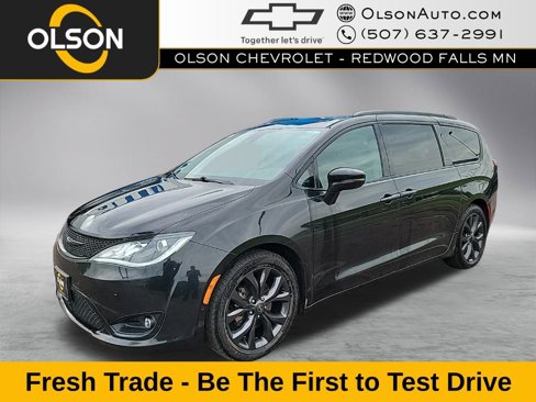 Used 2018 Chrysler Pacifica Limited image 1