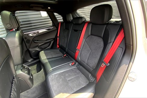 Certified 2020 Porsche Macan image 41