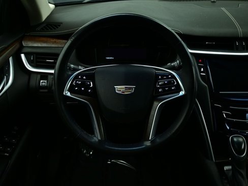 Used 2018 Cadillac XTS Luxury image 3