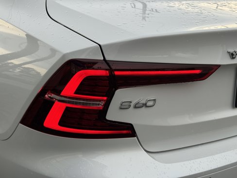 Certified 2024 Volvo S60 T8 Plus image 9
