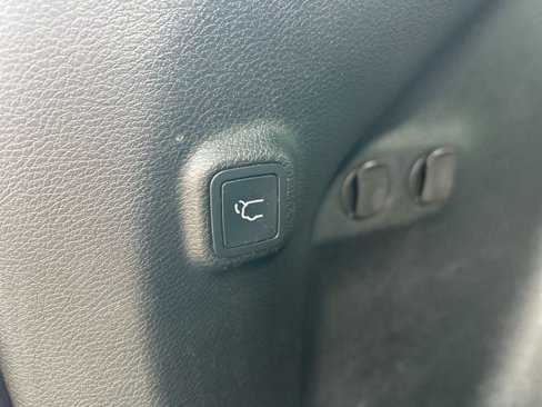 Used 2019 Jeep Cherokee Limited image 33
