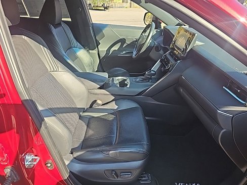 Used 2021 Toyota Venza XLE w/ Softex Package image 10