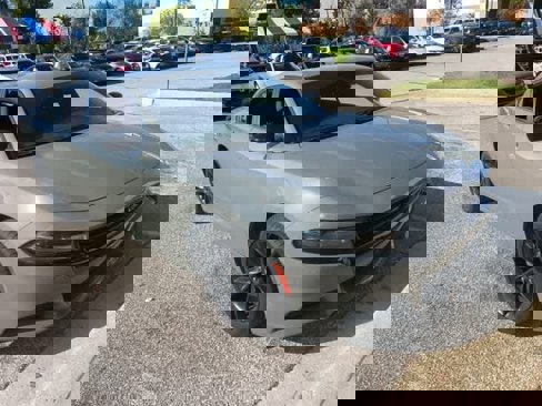Used 2018 Dodge Charger SXT w/ Blacktop Package image 2