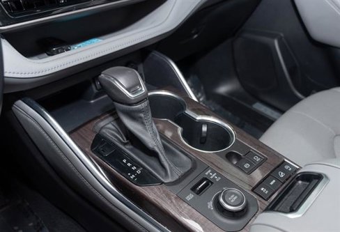 Used 2021 Toyota Highlander Limited image 14