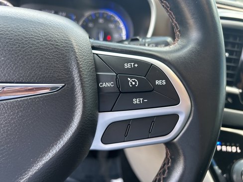 Used 2017 Chrysler Pacifica Touring-L image 24