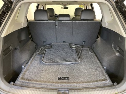 Used 2022 Volkswagen Tiguan SE w/ Panoramic Sunroof Package image 6