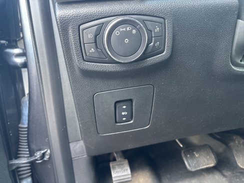Used 2016 Ford F150 Lariat w/ Equipment Group 502A Luxury image 13
