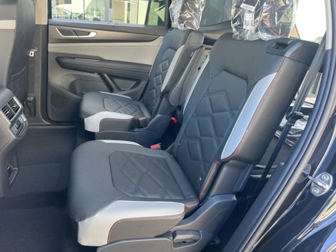 New 2025 Volkswagen Atlas Peak Edition SE image 29
