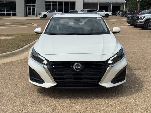 Used 2023 Nissan Altima 2.5 SV image 2
