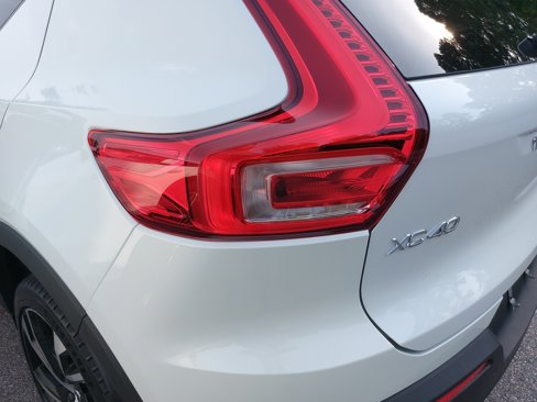 Used 2021 Volvo XC40 T4 R-Design w/ Climate Package image 37