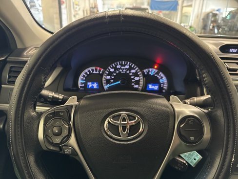 Used 2014 Toyota Camry SE image 16