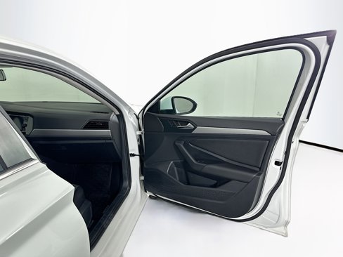Used 2021 Volkswagen Jetta S w/ Driver Assistance Package image 30