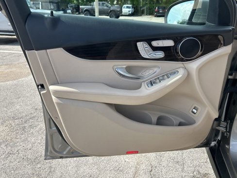 Used 2021 Mercedes-Benz GLC 300 image 33