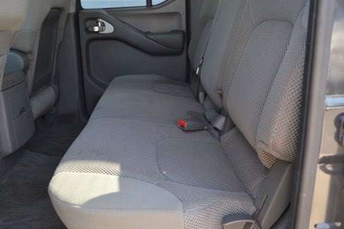 Used 2010 Nissan Frontier SE image 17