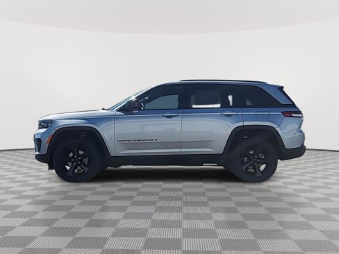 New 2025 Jeep Grand Cherokee Altitude image 18