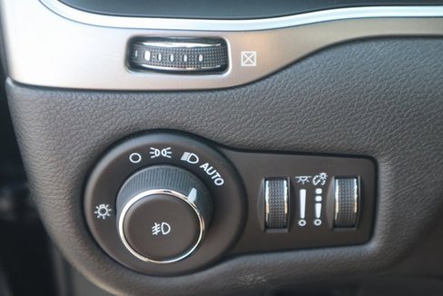 Used 2019 Jeep Cherokee Latitude Plus image 8
