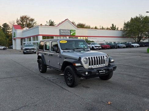 Used 2018 Jeep Wrangler Unlimited Sport image 29