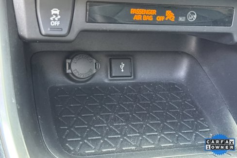 Used 2022 Toyota RAV4 XLE Premium image 32