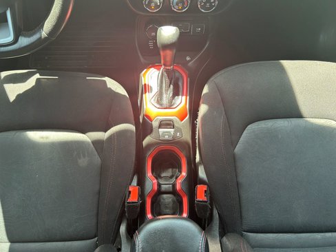 Used 2015 Jeep Renegade Trailhawk image 19
