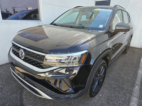 Used 2022 Volkswagen Taos S image 2