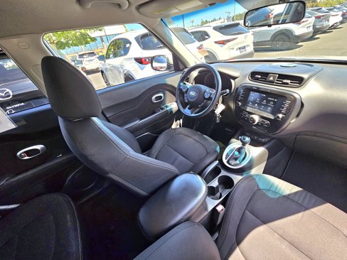 Used 2018 Kia Soul + image 9