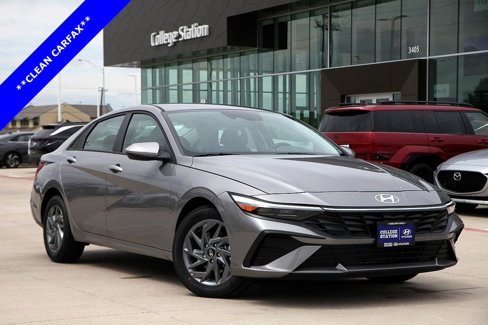 Used 2024 Hyundai Elantra SEL image 1
