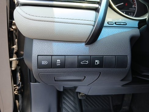 Used 2018 Toyota Camry LE image 23