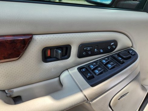 Used 2005 Cadillac Escalade EXT image 40