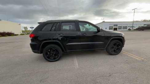 Used 2019 Jeep Grand Cherokee Laredo image 10