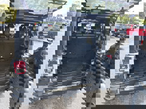 Used 2018 Jeep Wrangler Unlimited Sport image 15