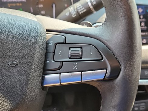 Used 2023 Cadillac XT4 Luxury w/ Cold Weather Package image 9