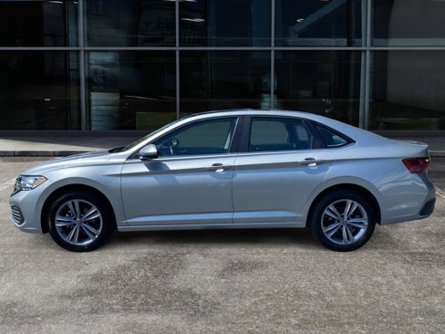 Used 2024 Volkswagen Jetta SE image 6