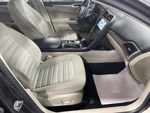 Used 2019 Ford Fusion SE image 13