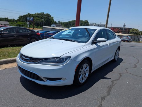 Used 2015 Chrysler 200 Limited w/ Convenience Group image 3