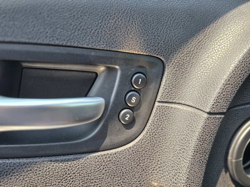 Used 2017 Chrysler 300 C image 39