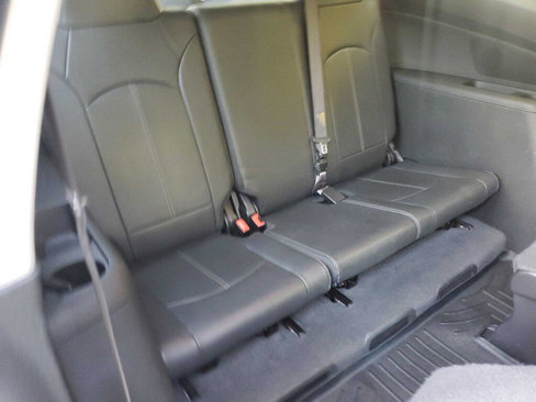 Used 2017 Chevrolet Traverse LT image 32