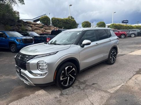 Used 2023 Mitsubishi Outlander SE image 1