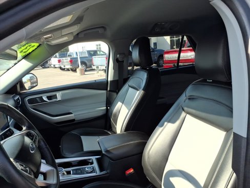 Used 2023 Ford Explorer XLT w/ Equipment Group 202A image 11
