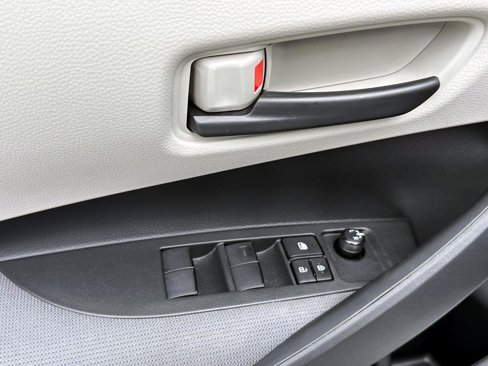 Used 2022 Toyota Corolla LE image 20