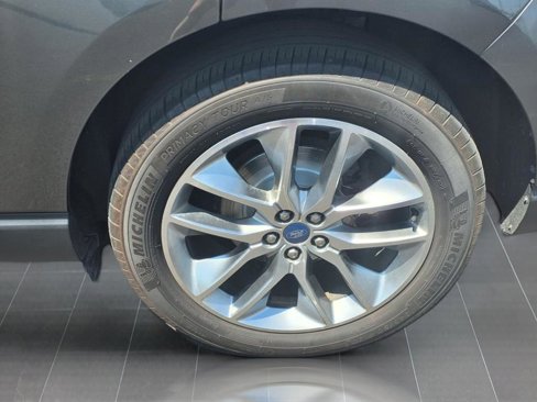 Used 2018 Ford Edge Titanium w/ Equipment Group 301A image 17