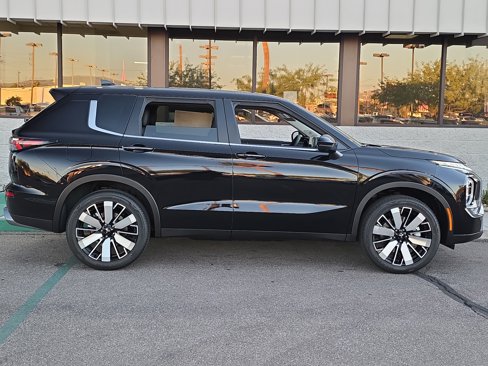 New 2025 Mitsubishi Outlander SE image 6