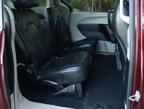 Used 2017 Chrysler Pacifica Touring-L image 30